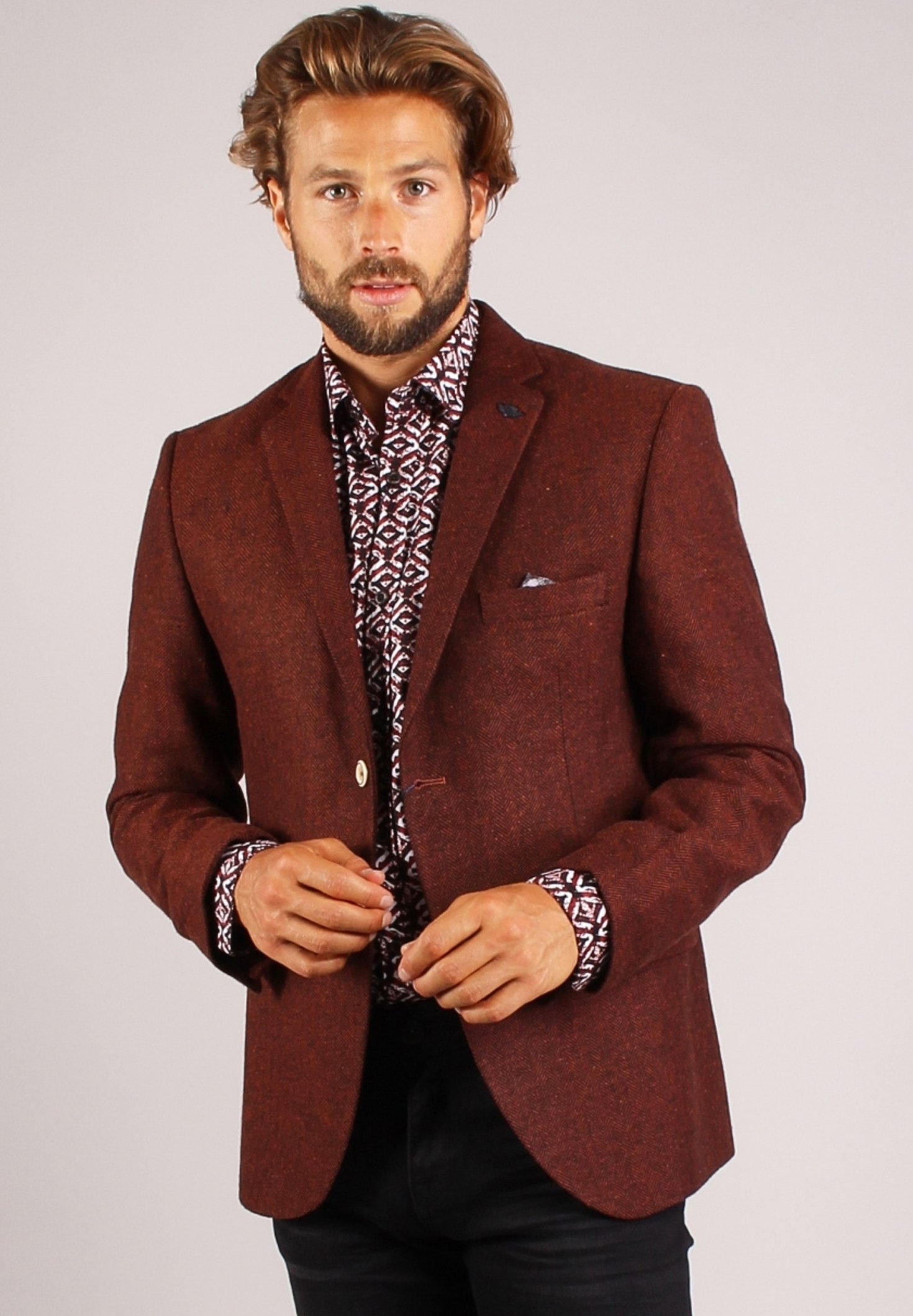 maroon blazer blue pants