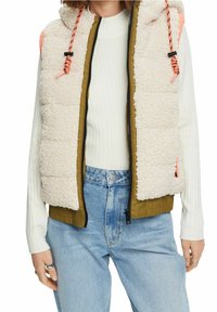 Wollig crèmekleurig fleecevest met een olijfgroene band aan de onderkant, roze accenten, capuchon en oranje trekkoorden; sluiting met ritssluiting aan de voorkant.