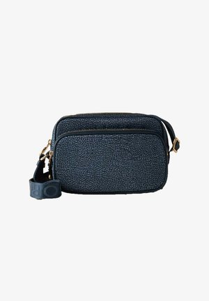 Bolso bandolera compacto azul oscuro con patrón texturizado, dos compartimentos con cremallera y correa ajustable con herrajes en tono dorado.