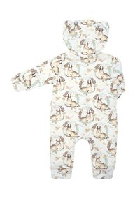 Biały śpioszek z nadrukiem leśnych zwierząt, z kapturem, długimi rękawami i elastycznymi mankietami. Wzory przedstawiają jelenie i rośliny w stonowanych kolorach.