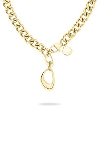 Guld kædelynke med store led, en sikker lås og et forlænget, dråbeformet vedhæng. Glat, blank finish hele vejen igennem.