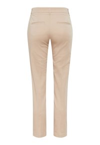Pantalons en coton beige à coupe droite, dotés de deux poches arrière et d'une texture lisse. Design simple sans motifs ni accents visibles.