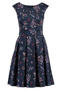 Marinblomstrad klänning med korta ärmar, med en figursydd livdel och utsvängd kjol. Dekorerad med flersfattande fjärilar och blommor.