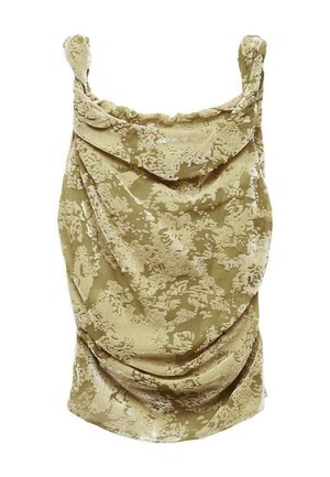 Top brez rokavov v bež barvi z rožnatim vzorcem. Mehka tkanina se ponaša z drapiranimi detajli in nabranimi rameni za dodatno teksturo.