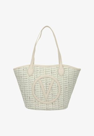 Tragetasche mit gewebter Struktur in Off-White, versehen mit einem großen cremefarbenen Kreislogo mit einem "V" in der Mitte und passenden Ledergriffen.
