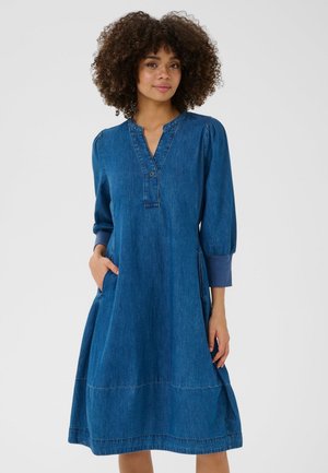 Culture, CUALLURA ARPA 3/4 SLEEVE - Robe en jean - dark blue wash