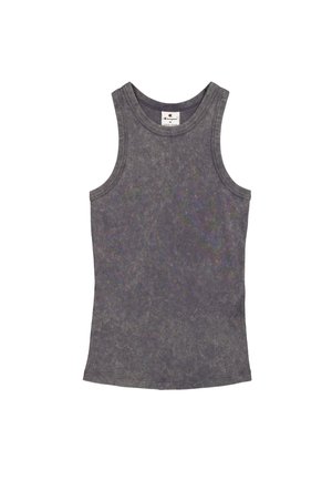 Camiseta sin mangas gris de algodón, con cuello redondeado, amplios agujeros para los brazos y una textura desgastada con sutiles variaciones de color.