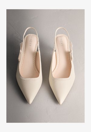 Next, REGULAR FIT - FOREVER COMFORT POINT TOE BOW SLINGBACK HEELS . - Klasické lodičky - ivory