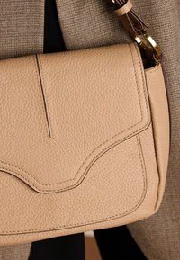 Manfield Handtas - taupe