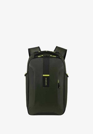 Sac à dos Samsonite vert foncé et noir avec bretelles rembourrées, poche zippée à l'avant, et tirettes de fermeture éclair ainsi que logo avec accents jaunes.