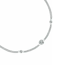 Collana d'argento con un design a doppia catena e accenti sferici testurizzati, che mettono in mostra finiture di metallo lisce e intrecciate.