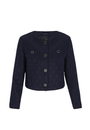 Jachetă croptă bleumarin cu mâneci lungi, decolteu rotund, model texturat, nasturi metalici în față și două buzunare la piept cu închidere cu nasturi.