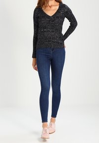 Vero Moda Tall Stickad tröja - black