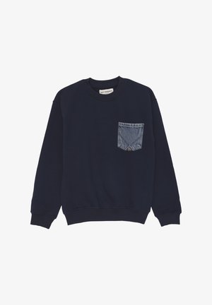 Felpa blu navy con colletto a girocollo e polsini a costine, dotata di una tasca sul petto in denim con dettagli a motivo triangolare.