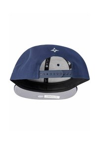 Marineblaue Kappe mit grauem Schild, mit flacher Spitze, schwarzem Unterrand und einem verstellbaren Riemen auf der Rückseite mit mehreren Größenlöchern.