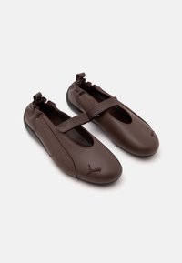 Sélectionné, chestnut brown/black