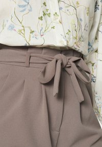 JDY JDYTANJA BELT - Šortky - driftwood