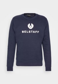 Mörkblå crewneck sweatshirt med vit Belstaff-logotyp och emblem centrerat på bröstet, långa ärmar samt ribbade muddar och nederkant.
