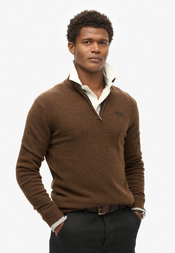 ESSENTIAL EMBROIDERED HALF ZIP - Strickpullover