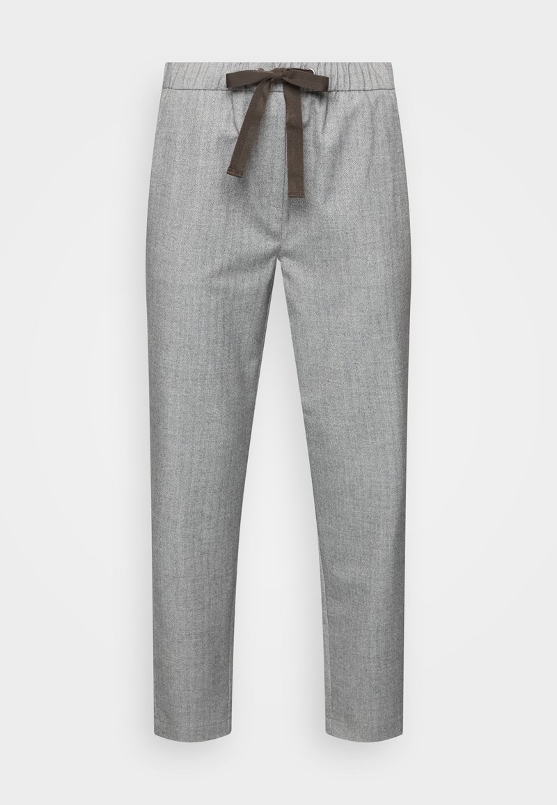 Pantalon gris sur mesure avec une ceinture élastique, un cordon de serrage marron, une coupe droite, et une texture subtile. Sans poches ni motifs visibles.