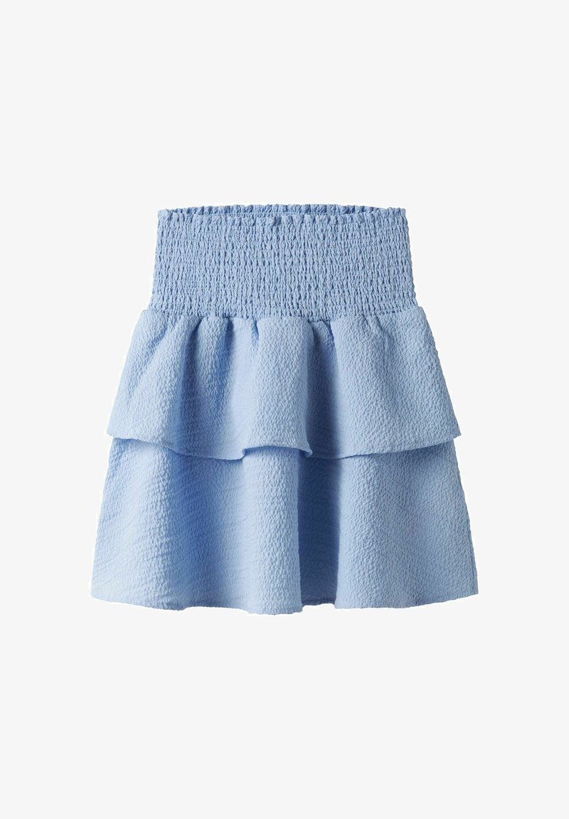 Jupe bleu clair à volants, en tissu texturé, dotée d'une taille smockée et de deux volants superposés pour plus de volume.