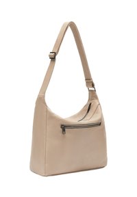 Beżowa skórzana torba na ramię z jedną regulowaną rączką, o zaokrąglonym kształcie i przedniej kieszeni na zamek. Gładka faktura i minimalistyczny design.