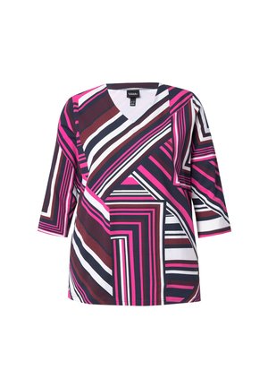 Top aV con scollatura a V e maniche a tre quarti, caratterizzato da un motivo geometrico in rosa, bianco e marrone su uno sfondo nero. Tessuto morbido al tatto.