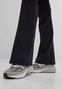 Urban Classics Verryttelyhousut - black
