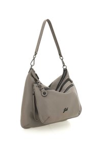 Borsa a spalla in pelle grigia con un design morbido, dotata di più tasche con cerniera e una singola tracolla regolabile. Accentuata da cuciture discrete.