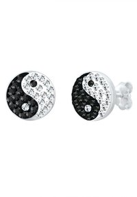 Boucles d'oreilles en argent avec un design yin-yang, des cristaux noirs et transparents, forme ronde et finition polie avec un fermoir papillon.