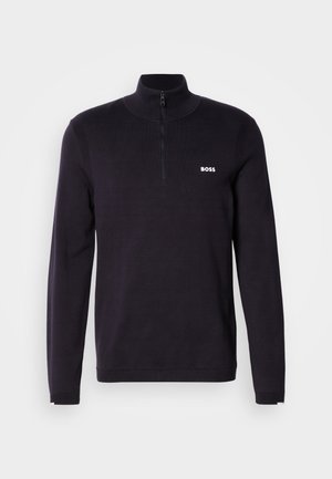Marineblauer Quarter-Zip-Pullover aus weichem Stoff, mit einem gerippten Kragen und Bündchen, sowie einem kleinen weißen "BOSS"-Logo auf der Brust.