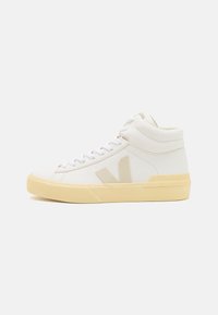 High-top sneakers in white leather with a beige rubber sole. Features include white laces and a distinctive beige logo on the side.