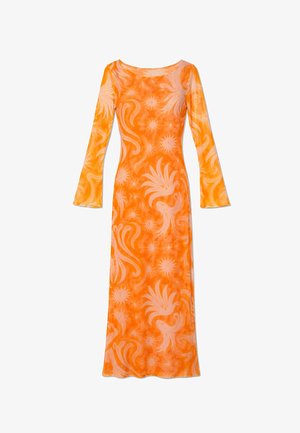 Πορτοκαλί φόρεμα μακρυμάνικο, μακριά μέχρι το πάτωμα, με ανοιχτόχρωμα σχέδια στροβίλων και ήλιου, εφαρμοστή γραμμή και ελαφρώς φαρδιά μανίκια.