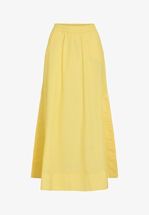 Geltona maksi sijonas su subtiliomis vertikaliomis juostelėmis, elastine juosmens dalimi ir šoninėmis detalėmis, pateikta baltame fone.