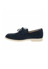 Mocassino blu navy in camoscio con cucitura moc toe, dettaglio fiocco in pizzo e suola in gomma beige.