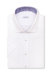 Chemise habillée blanche pour homme, manches courtes, détail de col intérieur à motifs cachemire bleu, boutons blancs, soigneusement pliée.