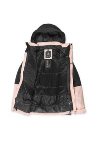 Gezicht op een winterjas met capuchon in zwart en perzik, met een gevoerde binnenkant, meerdere labels en verstelbare manchetten met drukknoopsluitingen.