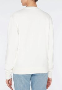 Weißer Sweatshirt mit Rundhalsausschnitt, gerippten Bündchen und Saum. Glatte Textur, lockere Passform und schlichtes Design ohne Muster oder Akzente.