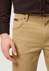 Wrangler TEXAS - Vaqueros rectos - tigers eye