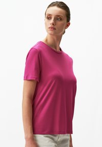 Jimmy Key STRAIGHT FIT CREW NECK SHORT SLEEVED - T-shirt basic - fuchsia