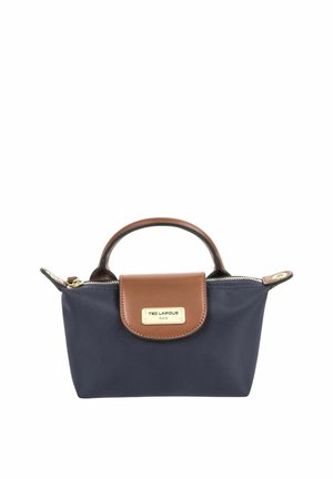 Petit sac à main bleu marine avec poignée et rabat en cuir marron, fermeture éclair dorée et plaque de marque Ted Lapidus Paris dorée à l'avant.
