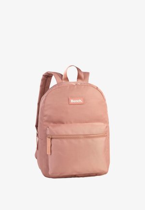 Rosa Nylon-Rucksack mit runder Form, Front-Reißverschlusstasche und verstellbaren Schultergurten. Verfügt über ein gesticktes Logo-Patch auf der Vorderseite.