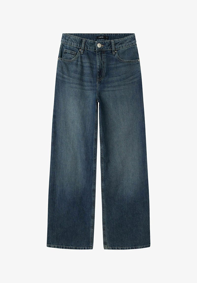 Jeans de mezclilla anchos y azules con botones frontales y bolsillos, con un ligero desgastado en los muslos y las rodillas.