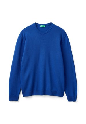 Maglione blu a maniche lunghe con scollo rotondo, con polsini e orlo a coste, posato su uno sfondo bianco.