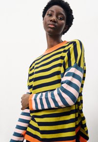 FRNCH EILEEN - Pullover - olive