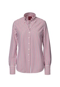 Biała koszula z guzikami, w pionowe czerwone paski, z zapięciami na mankietach i kołnierzykiem zapinanym na guziki, wyeksponowana na białym tle.