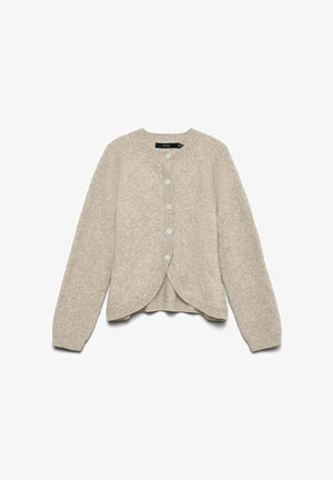 Bež pletena jopica z dolgimi rokavi, okrolim izrezom, petimi gumbi spredaj in ukrivljenim robom, položena na ravno površino na belem ozadju.