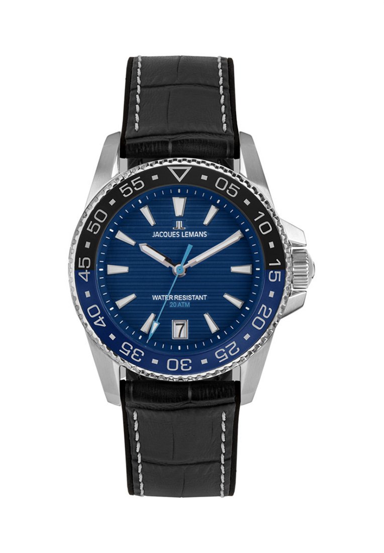 Reloj de acero inoxidable con un dial texturizado azul, marcadores de hora plateados, correa de cuero negro, resistente al agua hasta 20 ATM y con indicador de fecha.