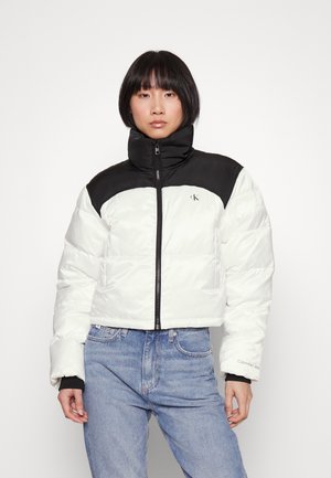 Calvin Klein Jeans BLOCKED CROPPED PUFFER - Chaqueta de invierno - bright white/ck black