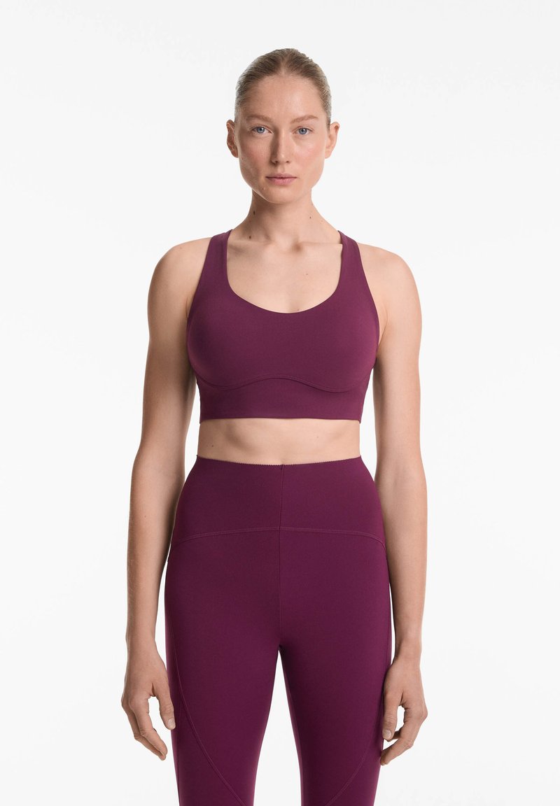 OYSHO MEDIUM-SUPPORT COMPRESSIVE WITH CUPS - Športni modrček s srednjo podporo - dark red